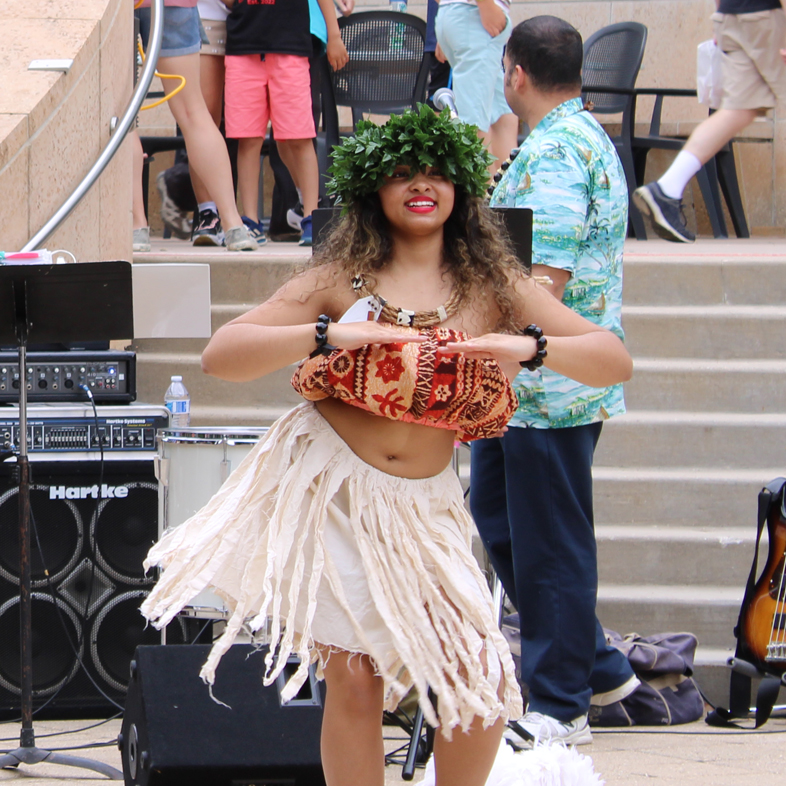 Dancer from The Barefoot Hawaiian