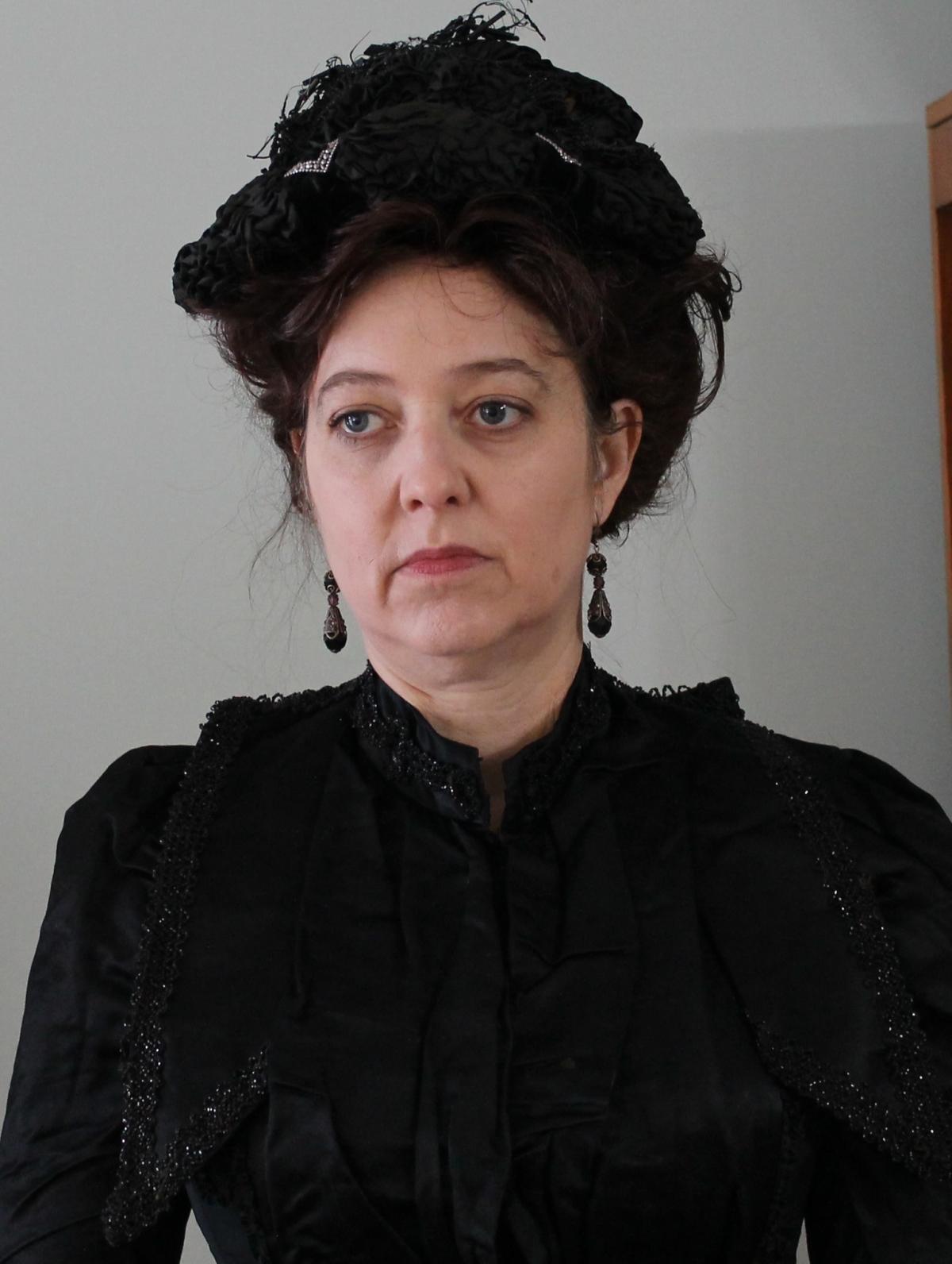 Leslie Goddard as Lizzie Borden